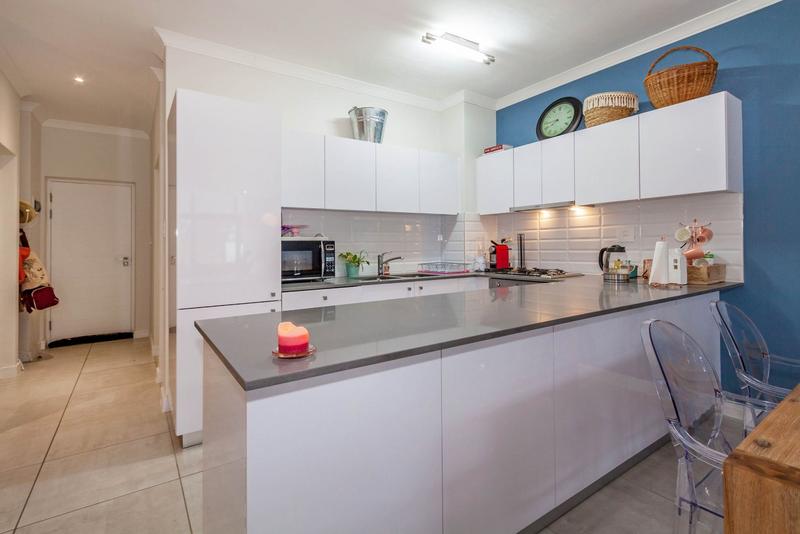 To Let 3 Bedroom Property for Rent in Paardevlei Western Cape